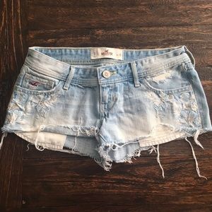 Hollister distressed shorts - size 3 W26